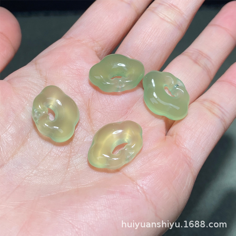 Oil green auspicious cloud lock (small size 21*18mm)