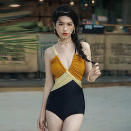 性感风V领撞色拼接连体泳衣女2026新款高级感挂脖温泉度假游泳装