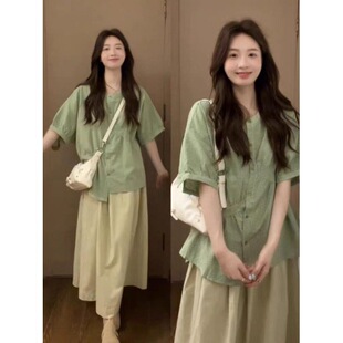 ���b����һ����΢��Ů���ļ������B��ȹ�r�����°���ȹ�ɼ����bȹ