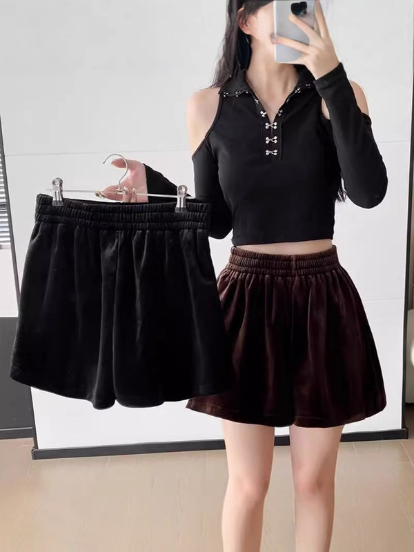 2024 New Popular Velvet Wide-Leg Shorts for Women, Spring and Autumn Trendy High-Waisted Velvet Outerwear Boot Shorts for Autumn and Winter