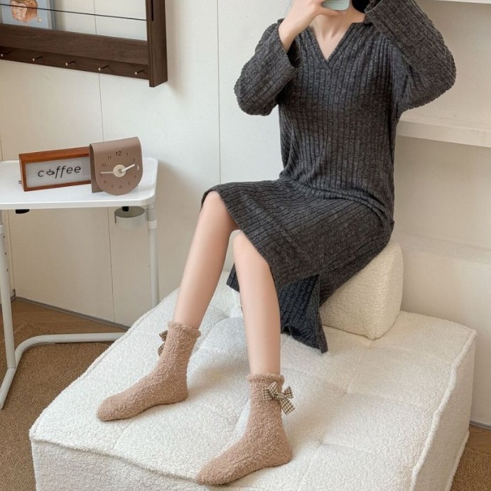 Calcetines de Piso de Tubo Medio para Mujer de Terciopelo de Coral Engrosados y Transpirables para Invierno y Hogar