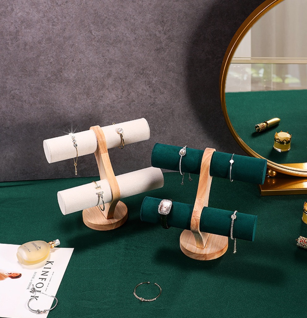 ����չʾ�������ֱ�����ר�ó��е���ľ���鱦��Ʒ���ɹҼ����μ�