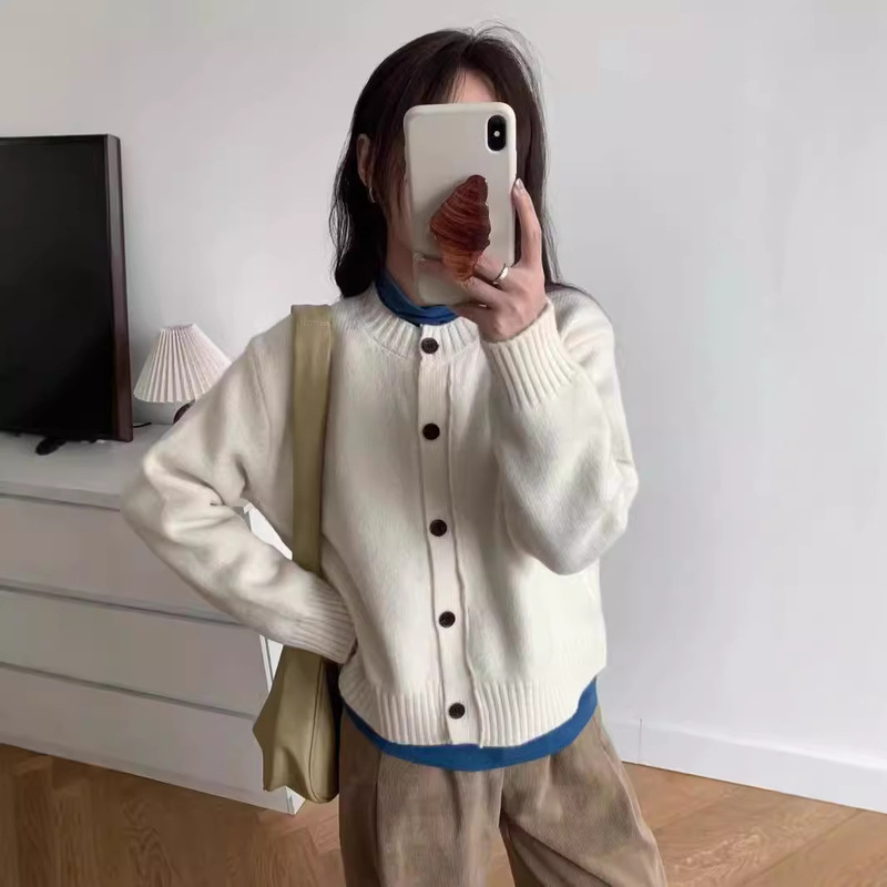 実拍のきれいな色の丸首のゆったりした単列のボタンのコートの女性の復古の簡単な長袖のカーディガンのコートの怠惰な風の上着|undefined