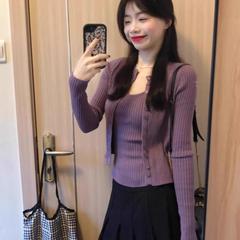 韩系穿搭紫色针织开衫外套女早秋修身显瘦纯欲辣妹短款两件套上衣