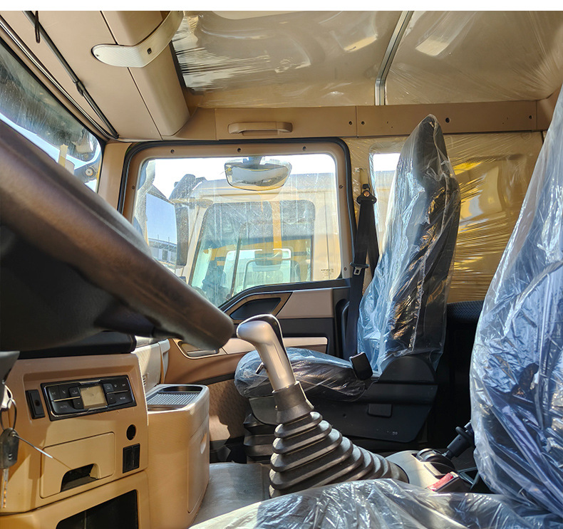 Howo Self-Loading Small Dump Truck for Transporting Gravel and Stone in Construction Projects, with Two Front and Eight Rear Wheels, Light-Duty Box-Type Truck