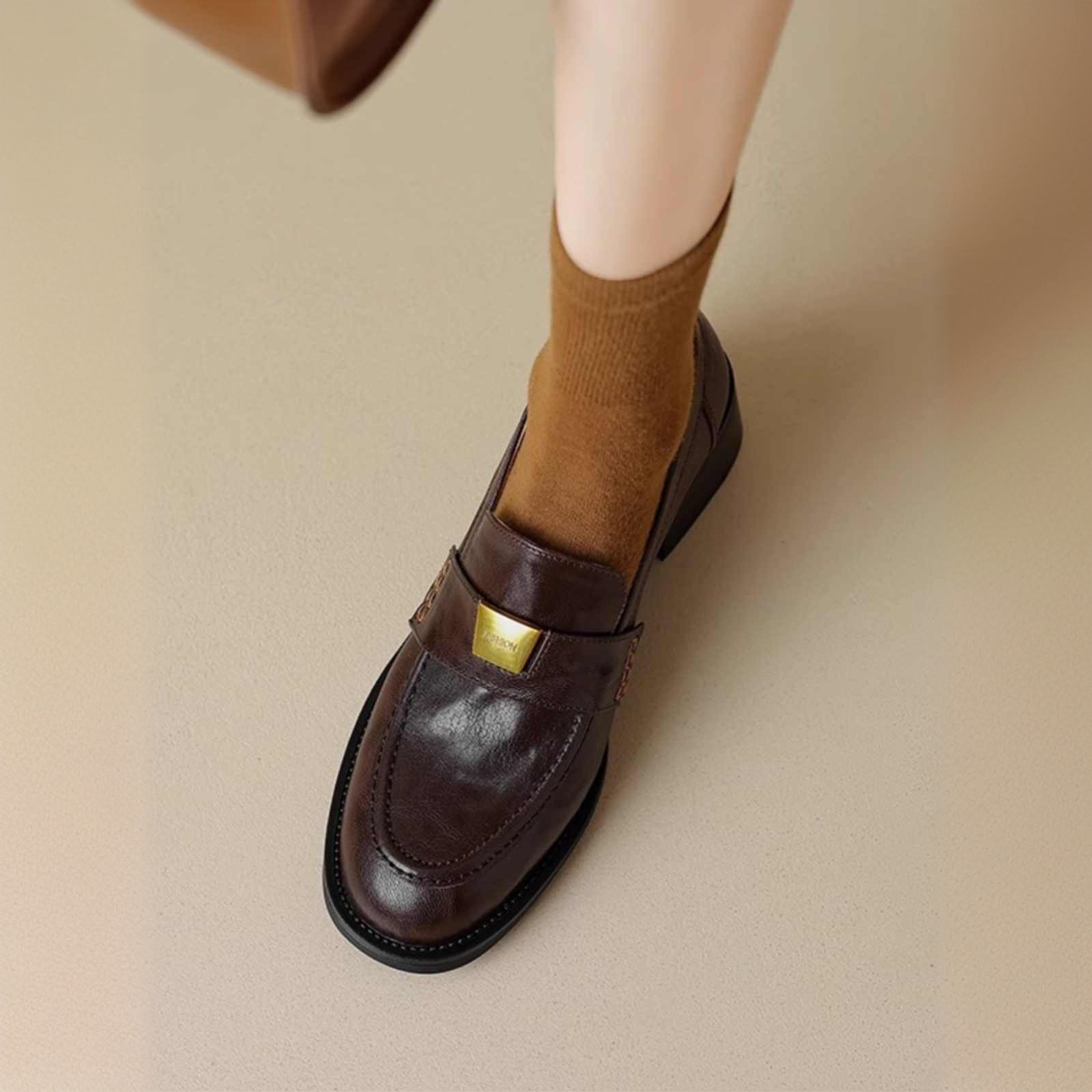 Mocassins retro pretos com salto grosso estilo francês_voghion.com