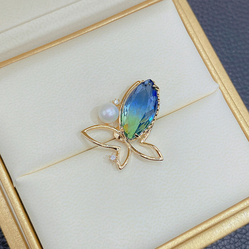Light-Blocking Brooch for Women, Elegant Blue Pearl Butterfly Brooch, High-End Women's Suit Pin Accessory, Small Decorative Accessories for Wholesale
