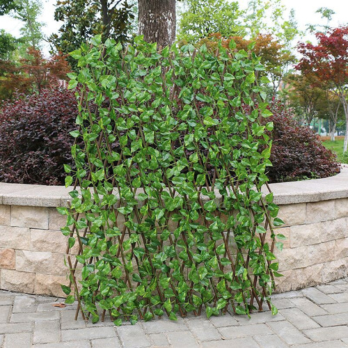 Simulated fence fence retractable fence outdoor courtyard fence guardrail decorative green leaves blocking simulated plant wall