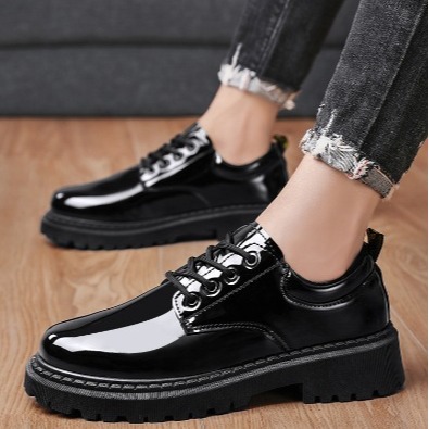 Zapatos de cuero para hombres de otoño nuevo estilo de Hong Kong retro Inglés brillante ropa de moda universal vestido formal zapatos de boda novio