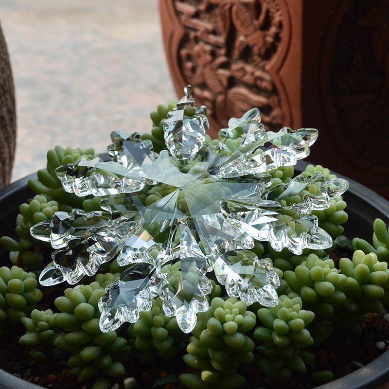 Factory direct wholesale Christmas snowflake car hanging crystal car accessories white crystal access peace Factory direct wholesale Christmas snowflake car hanging crystal car accessories white crystal access peace