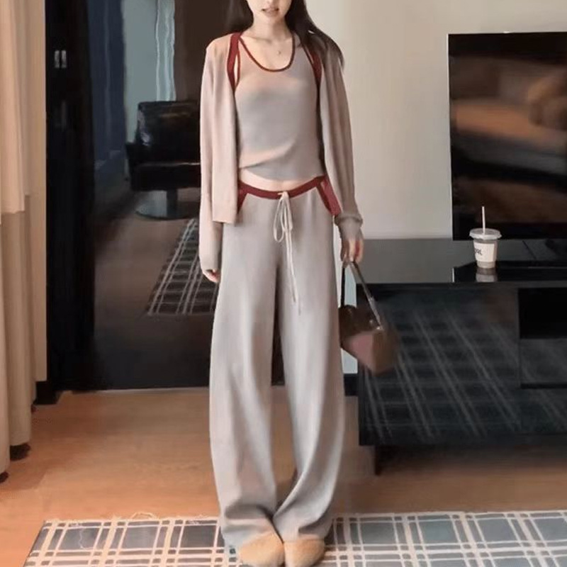 Stunning Early Autumn Chanel-Style Knitted Casual Sports Suit for Women, Spring and Autumn Fashion Trendy Wide-Leg Pants Three-Piece Set
