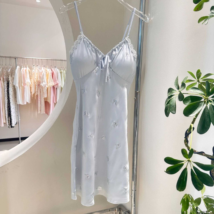 Pijama de plata caliente mariposa cabina pijama chica verano 2024 nuevo hielo y nieve cinta cojín de pecho pura ropa para el hogar