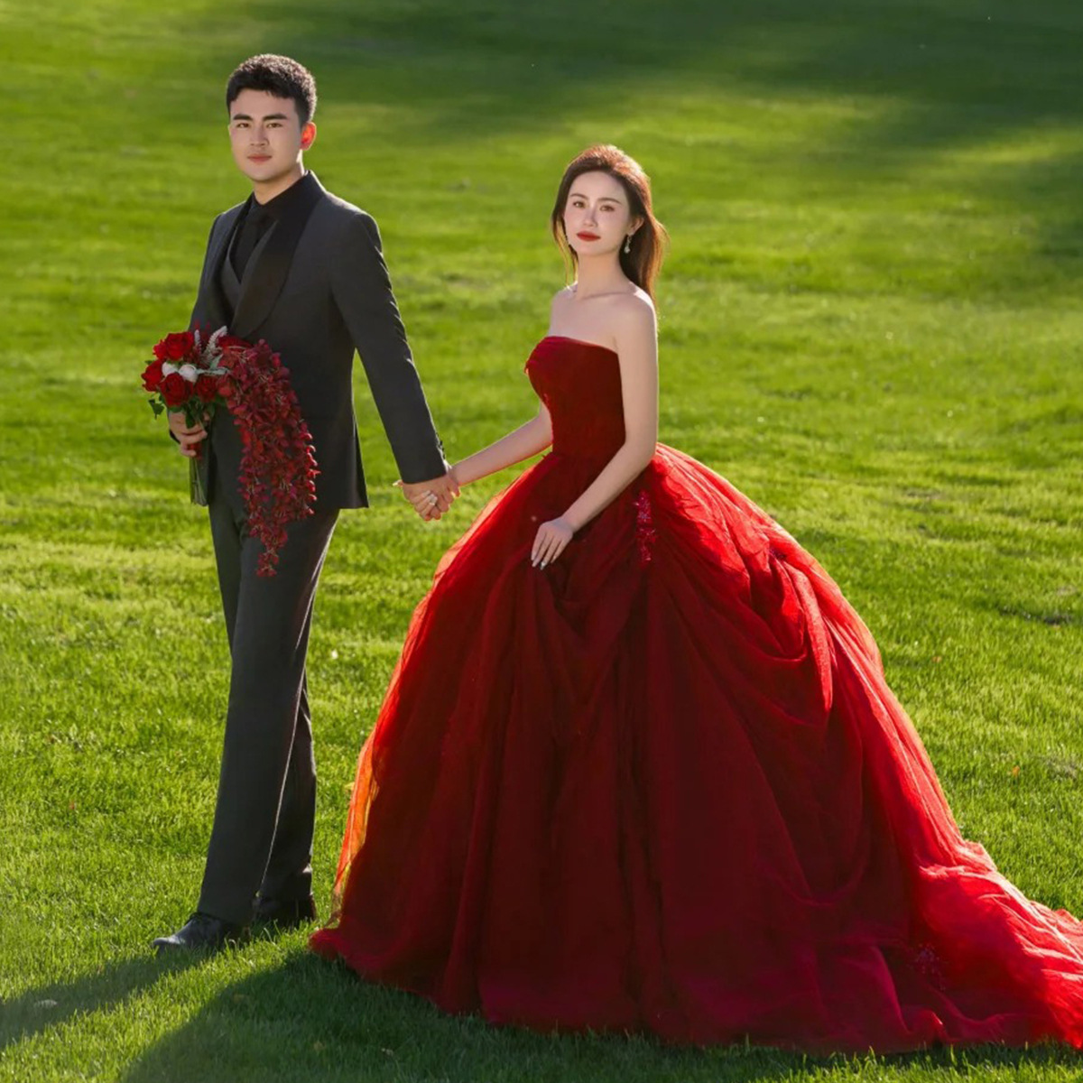 影楼拍照主题婚纱森系旅拍情侣婚纱照摄影红色婚纱网纱轻纱礼服裙