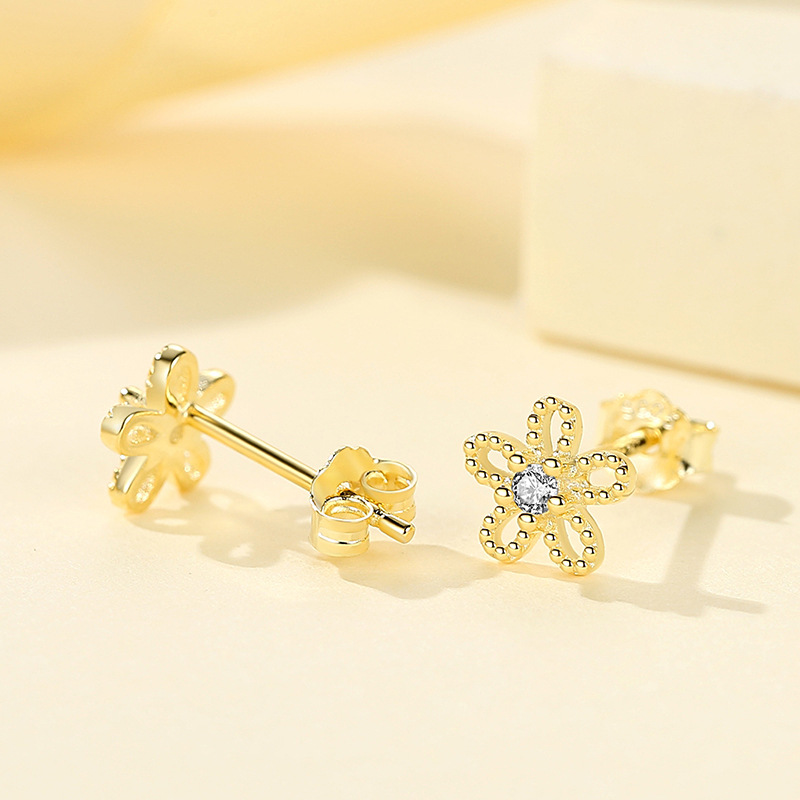 Estilo coreano S925 plata esterlina pequeña flor Stud pendientes de las mujeres simples pendientes frescos nueva moda pendientes frescos personalizados lote