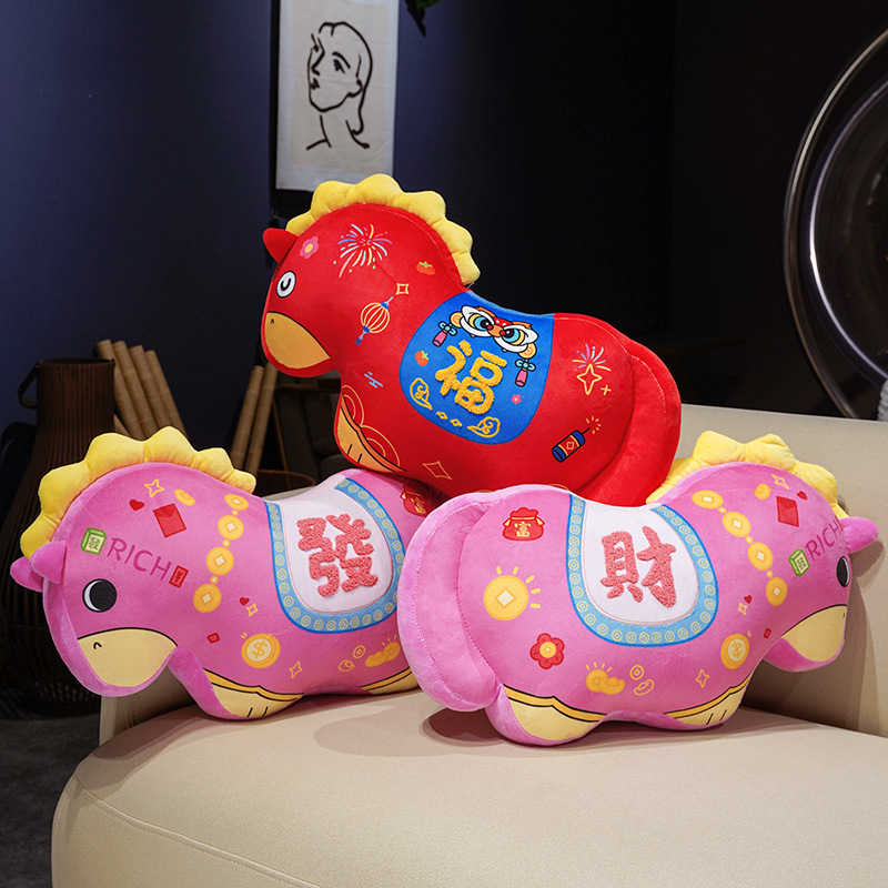 新款小马毛绒玩具抱枕马年吉祥物公仔国潮可爱玩偶活动礼品批发