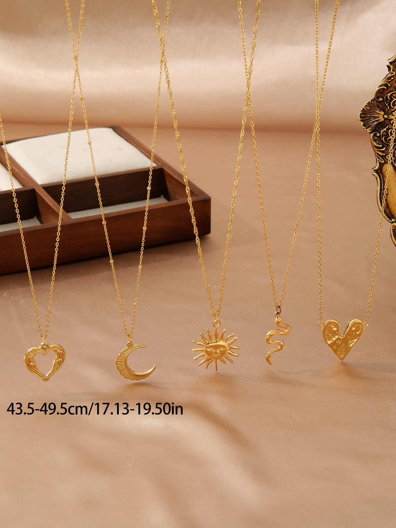 Casual, Daily Occasion Wholesale Jewelry Vintage Style French Style Sun Heart Shape Snake Titanium Steel 18K Gold Plated Plating Pendant Necklace Cable Chain