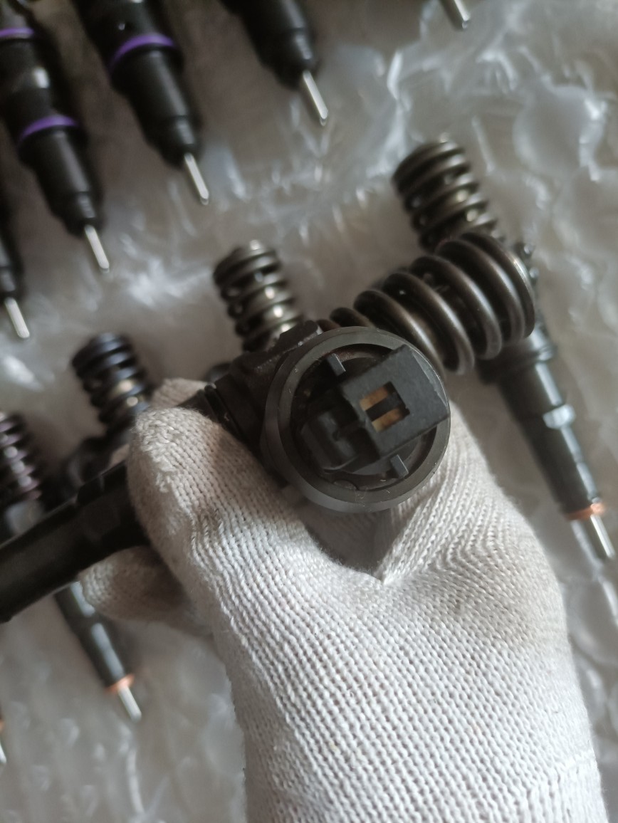 0414720403 Diesel Common Rail Injector Assembly 0414720215 Fuel Injector Nozzle 038130073Ag