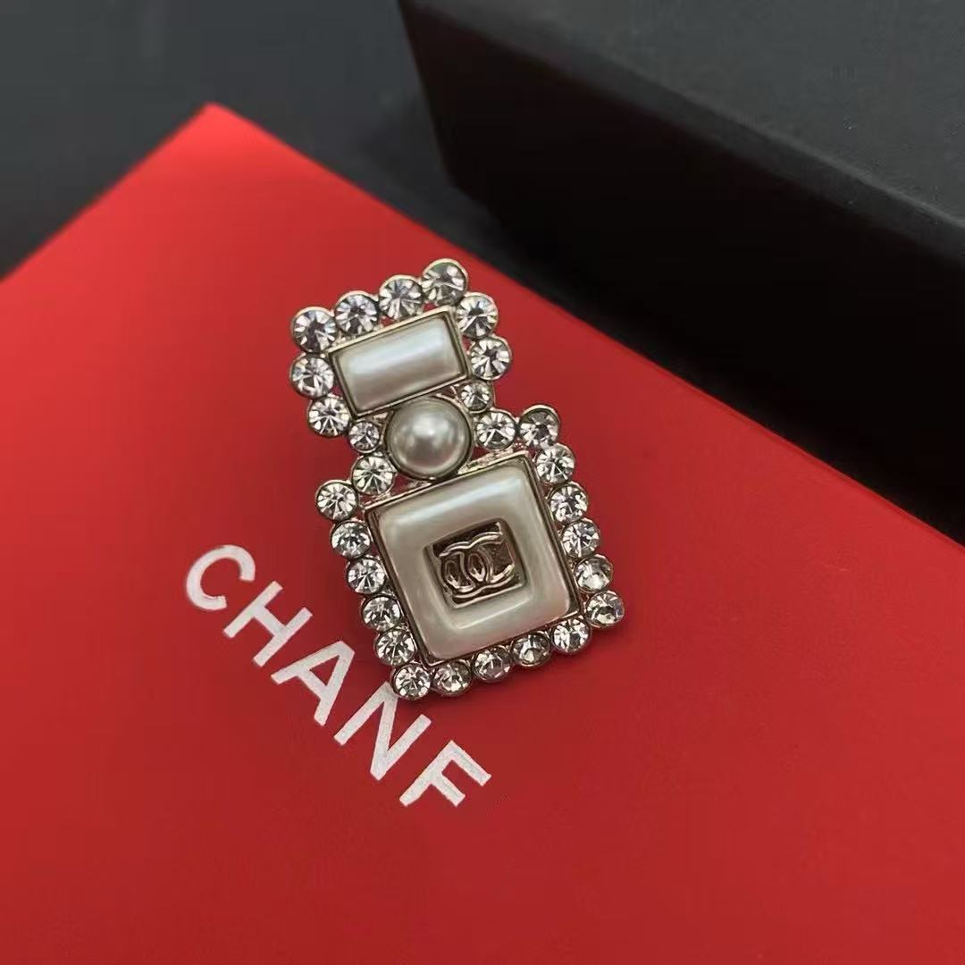 Classic Chanel-Style High-End Gold-Plated Brooch, Fashionable Retro Star Ocean Personality Trend, Sweet and Cool Heart Design