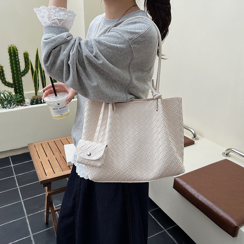 2026 Spring New Diamond Quilted Woven Tote Bag For Women Fashion Versatile Commuter Luxury Shoulder Handbag - Thumbnail 3