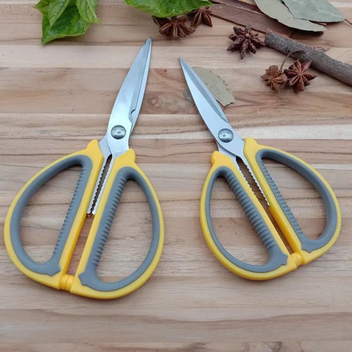 New multi-purpose two-color rubber and plastic handle scissors, household kitchen stainless steel chicken bone scissors, food scissors, can pinch walnuts