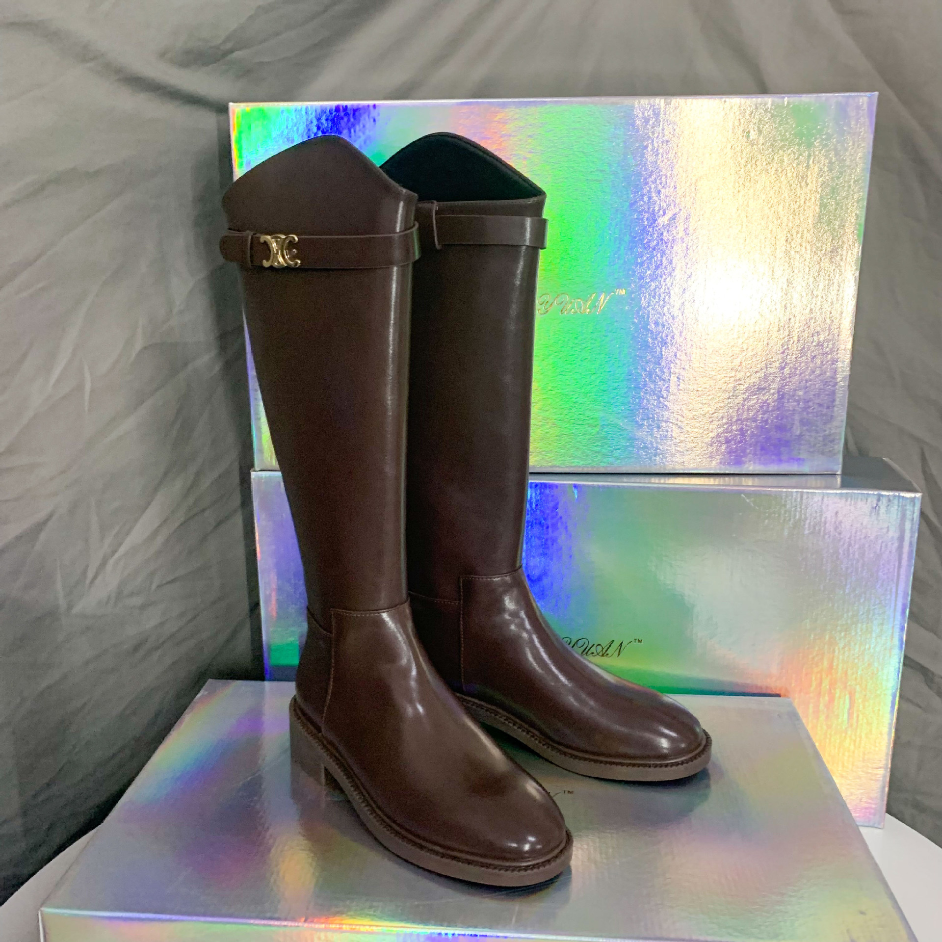 在庫あり即発送！韓国風万能着痩せ効果斜め開き凱旋門バックル付きラウンドトゥ太ヒールハイブーツレディース秋冬