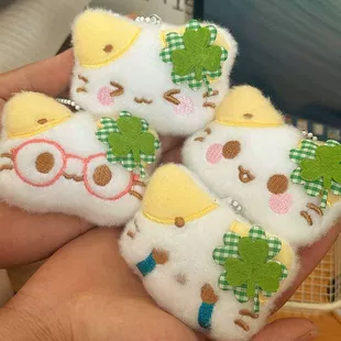 Брелок-котик с клевером подвеска на сумку