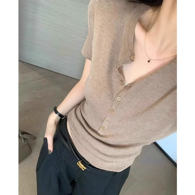 High-End Old Money Style Short-Sleeve Knit Top for Women, Slim Fit, Regular Shoulder, 2026 Summer Khaki V-Neck T-Shirt, Ice Silk Inner Wear