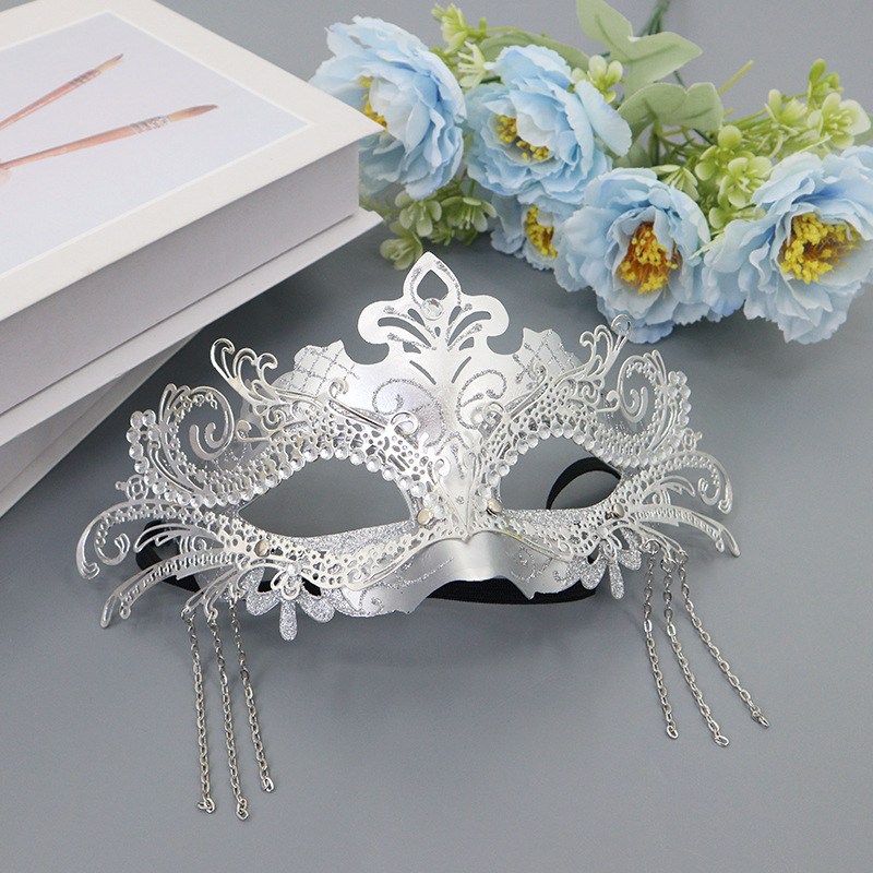Transfronterizo especial con diamantes frangulares, máscaras de mitad de cara, fiesta de Halloween, accesorios de hierro forjado de alta calidad.