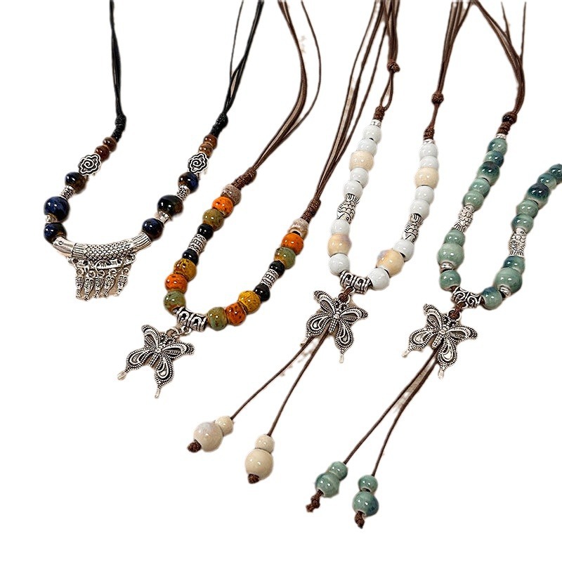 Colar com pingente de sino de borboleta de cerâmica estilo étnico retrô para mulheres com acessórios, corrente longa de cerâmica da moda_voghion.com