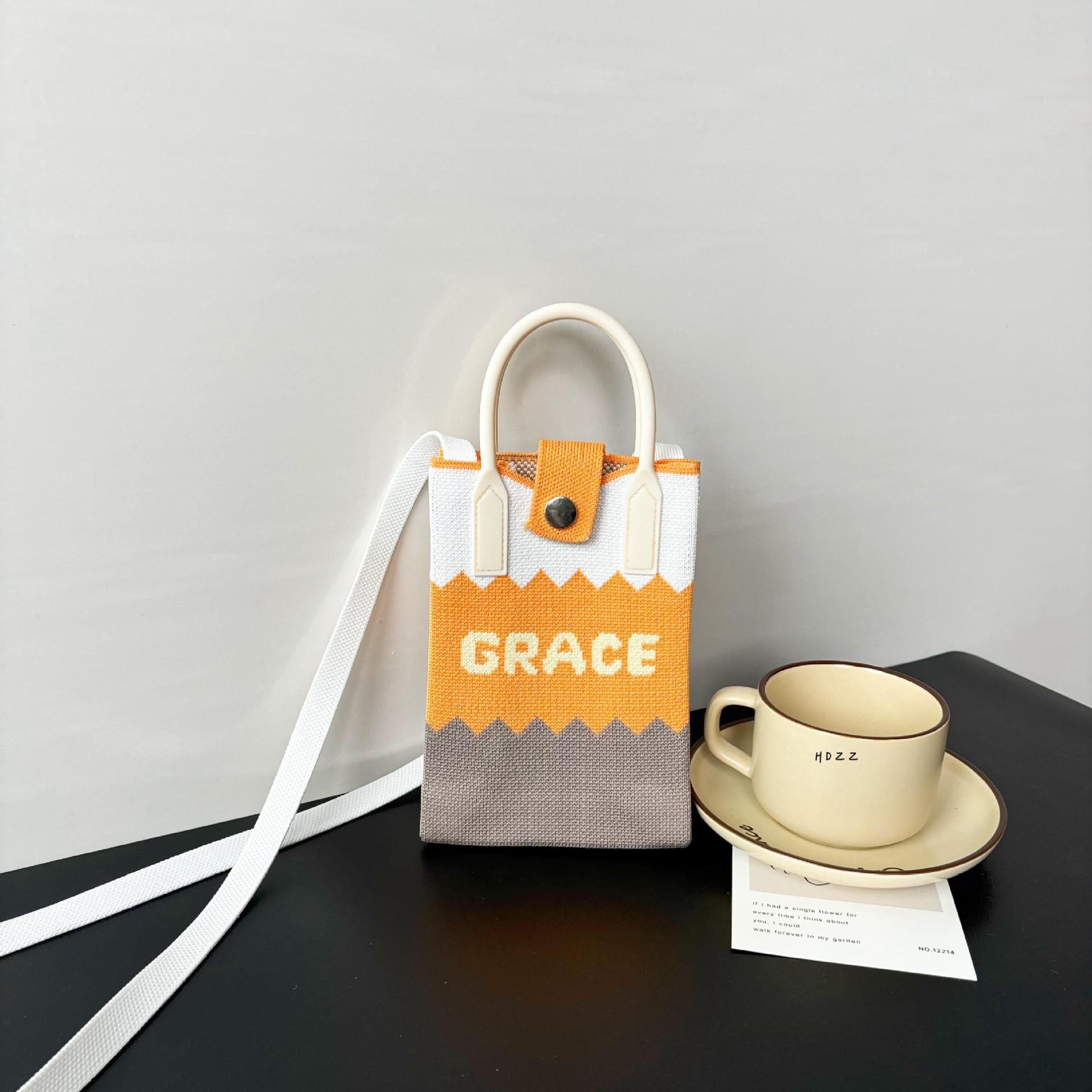 아이스크림 - 흰색과 주황색 카드