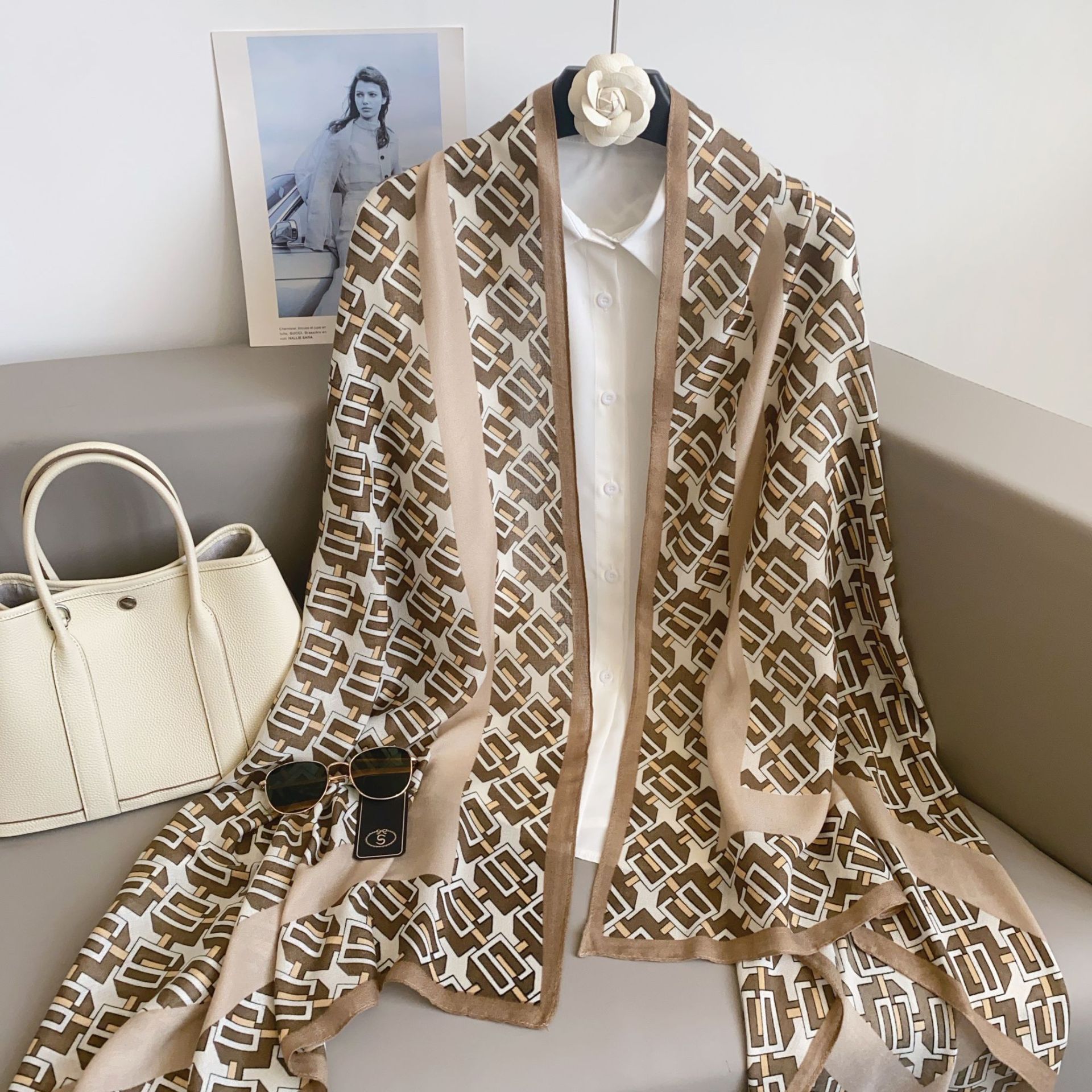 Otoño y invierno nuevo bufandas de algodón y lino coreano retro de alto nivel largo con una bufandas de seda de hombro de moda versátil cuello delgado