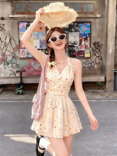 Women's 2025 New Advanced Summer Dopamine Pure Desire Style Sexy Strapless V-Neck Dress Style Vacation Hot Spring Wear