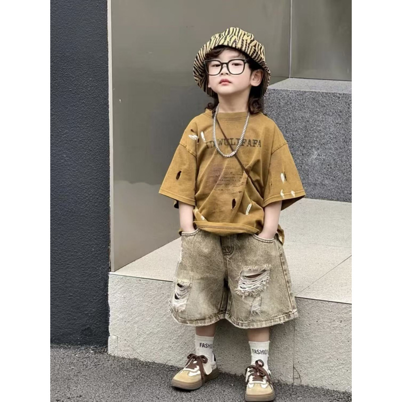 Boys' 2026 Summer Outfit: Stylish Ripped Short-Sleeve Denim Shirt and New Denim Shorts, Korean Retro Trendy Style Boys' 2026 Summer Outfit: Stylish Ripped Short-Sleeve Denim Shirt and New Denim Shorts, Korean Retro Trendy Style