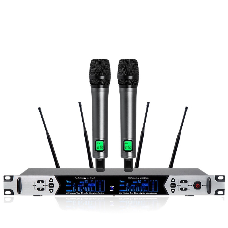 Diferencia real uno con dos micrófonos inalámbricos Rendimiento remoto en sección U Boda KTV Anillo dinámico Micrófono de mezclador anti-aullido