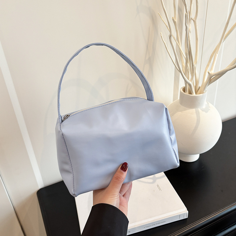 Bolsas de brazo populares de este año, bolsas de moda de moda coreana, bolsas pequeñas de primavera y verano 2025, bolsas de mujer casuales de nicho de moda.