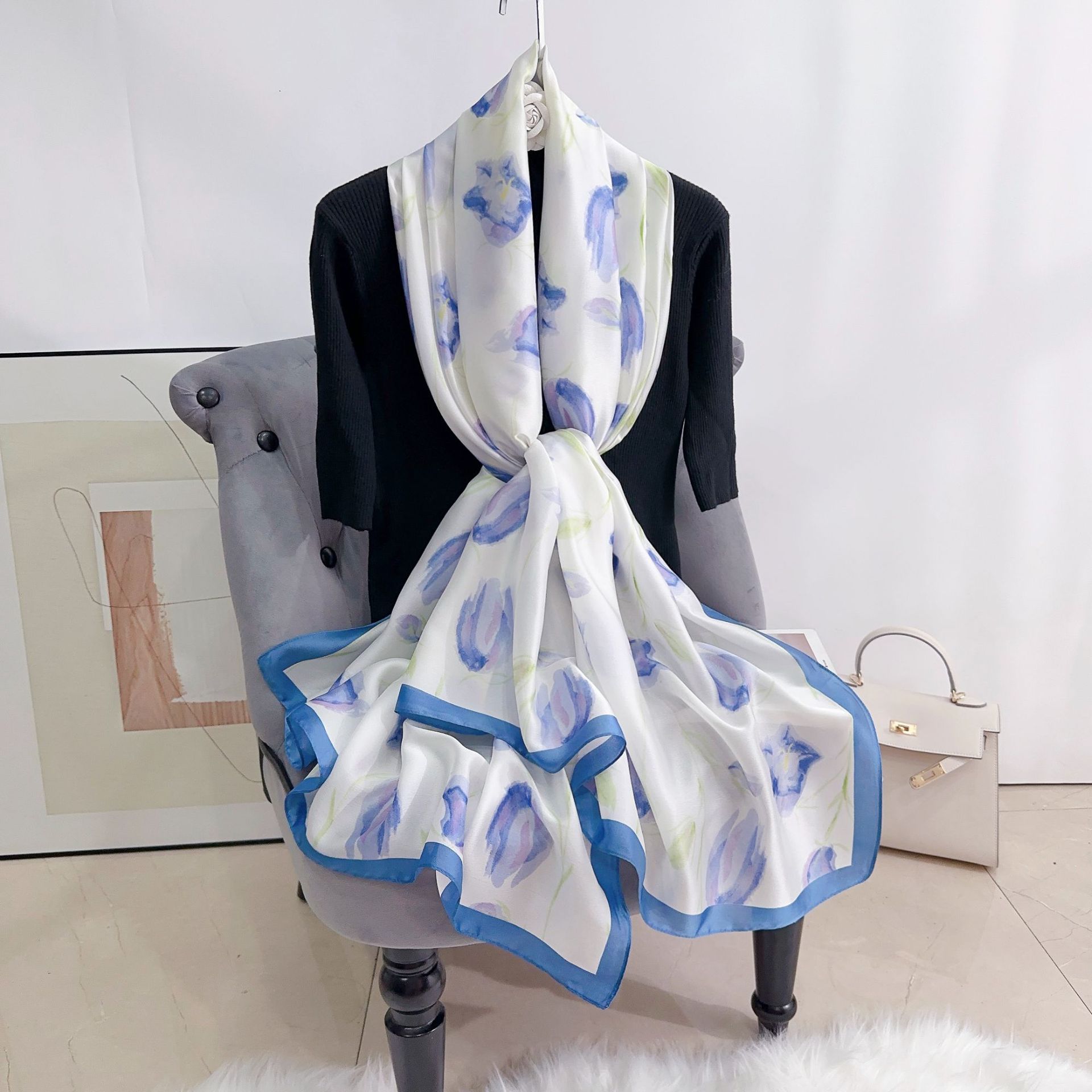 Primavera y verano bufandas de impresión de temperamento largo estilo coreano simple bufandas de seda rojas de moda en línea para enviar regalos largos