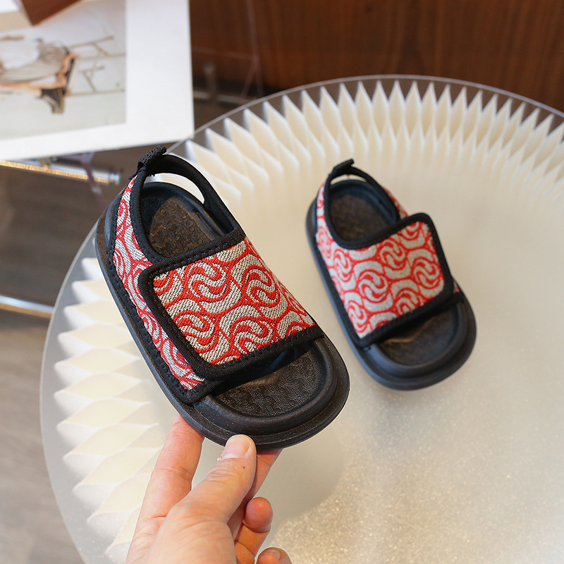 Sandalias de verano 2025 para niños y niñas, sandalias de bebé modernas con punta abierta, tejido transpirable y suela blanda, zapatos de playa