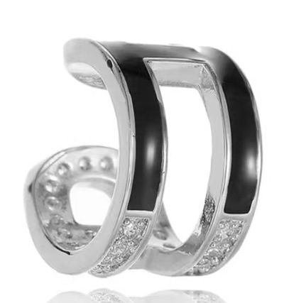 Silver pointed spike labret stud material detail