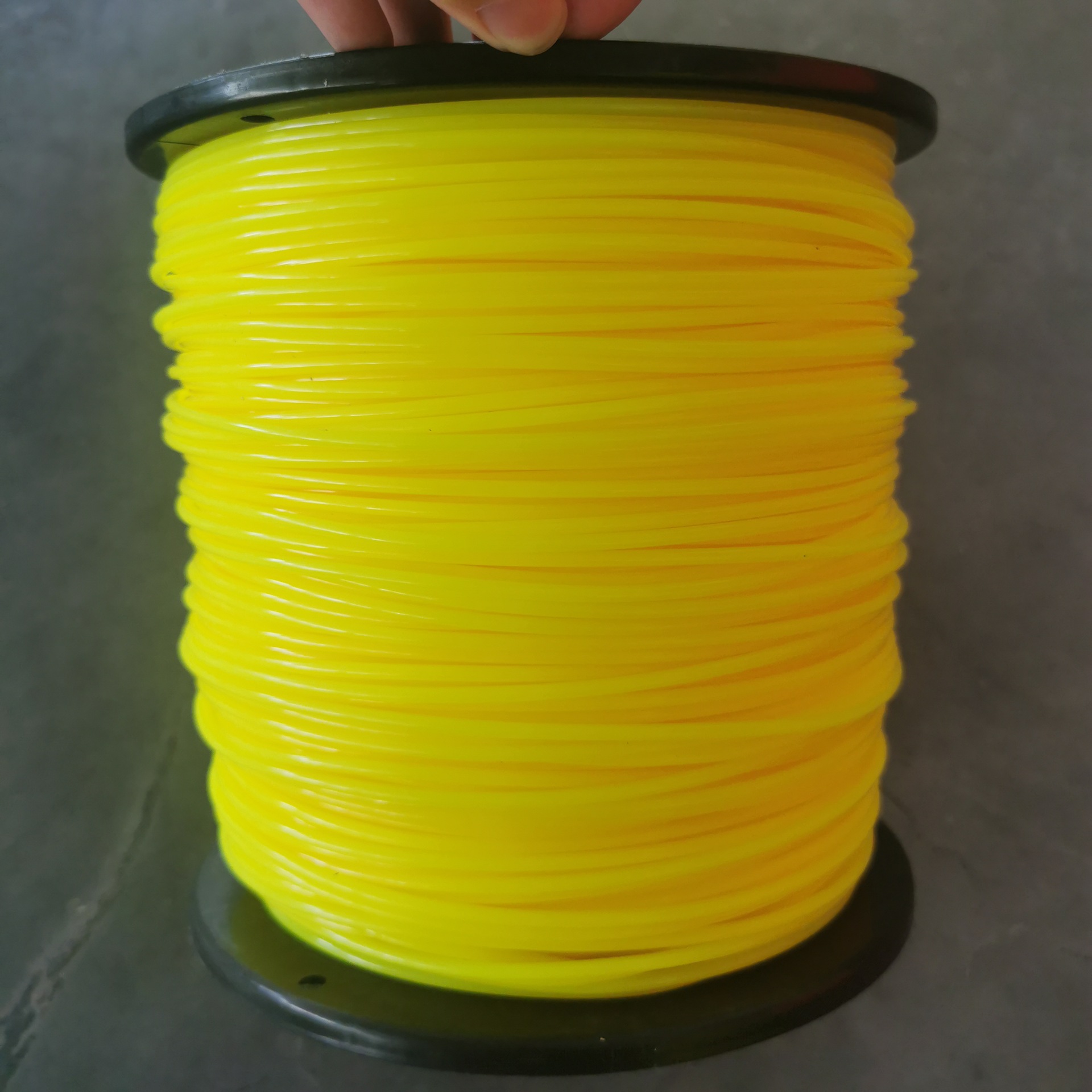 厂家直销 供应尼龙割草线 2.65mm 圆形 荧光黄 3LB轴装 包装可选