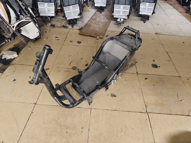 Electric motorcycle tortoise five little turtle king double extended frame to maximize the one-piece warehouse split warehouse with stainless steel flat fork in stock