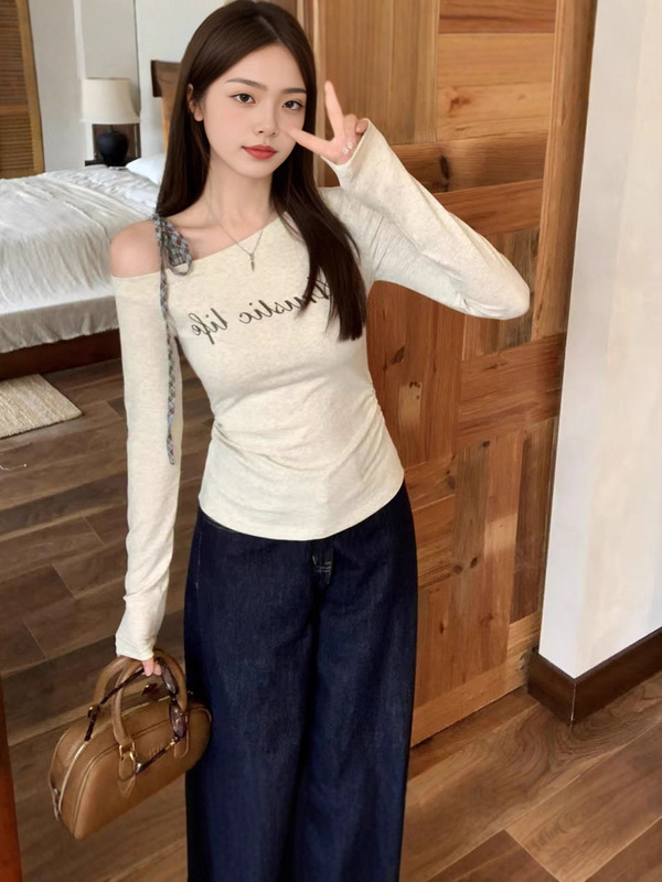 纯欲风系带斜领长袖T恤女秋季新款字母印花辣妹修身显瘦露肩上衣|undefined