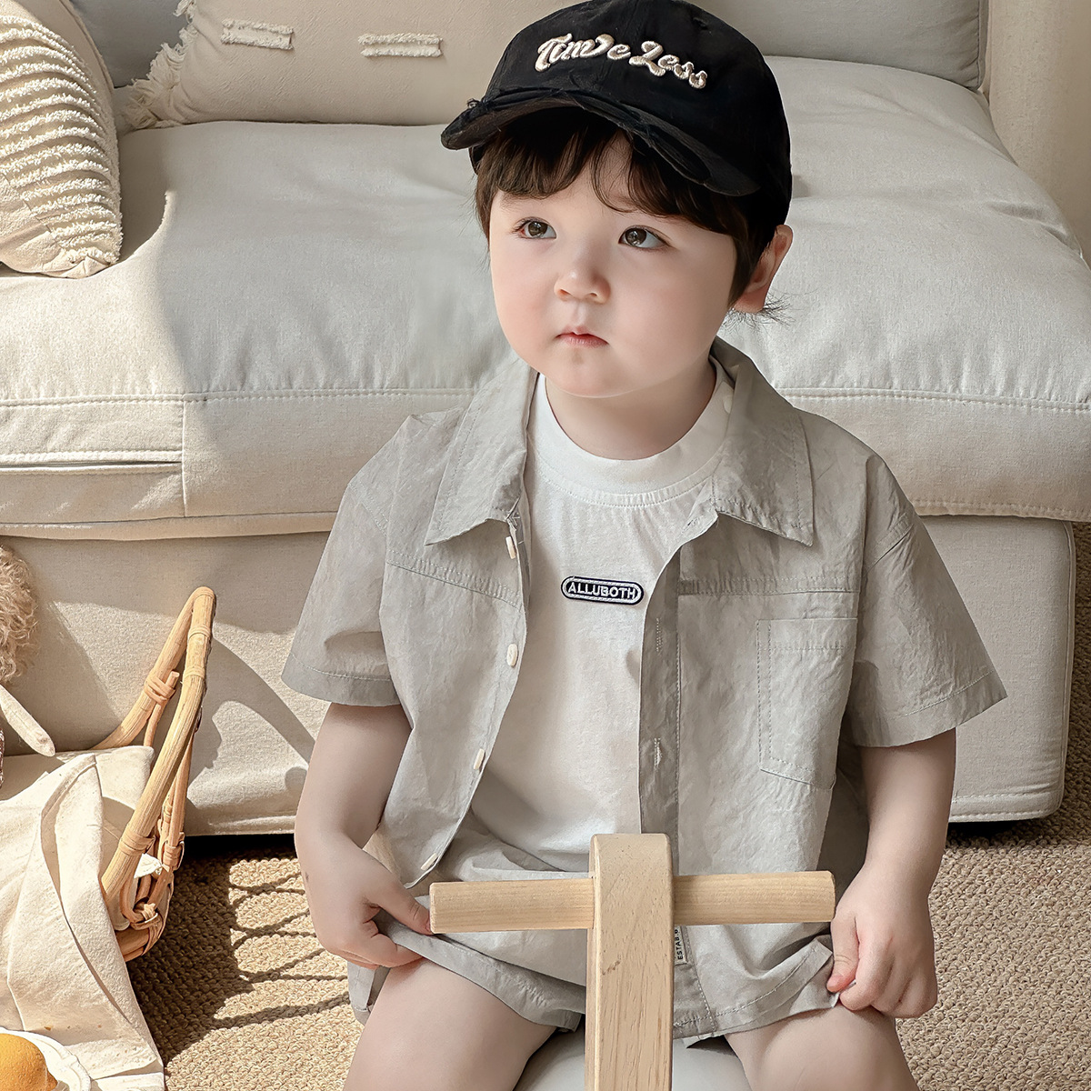 Little Xi boys suit 2025 handsome baby shirt foreign style shorts summer children's clothes go out two-piece suit tide