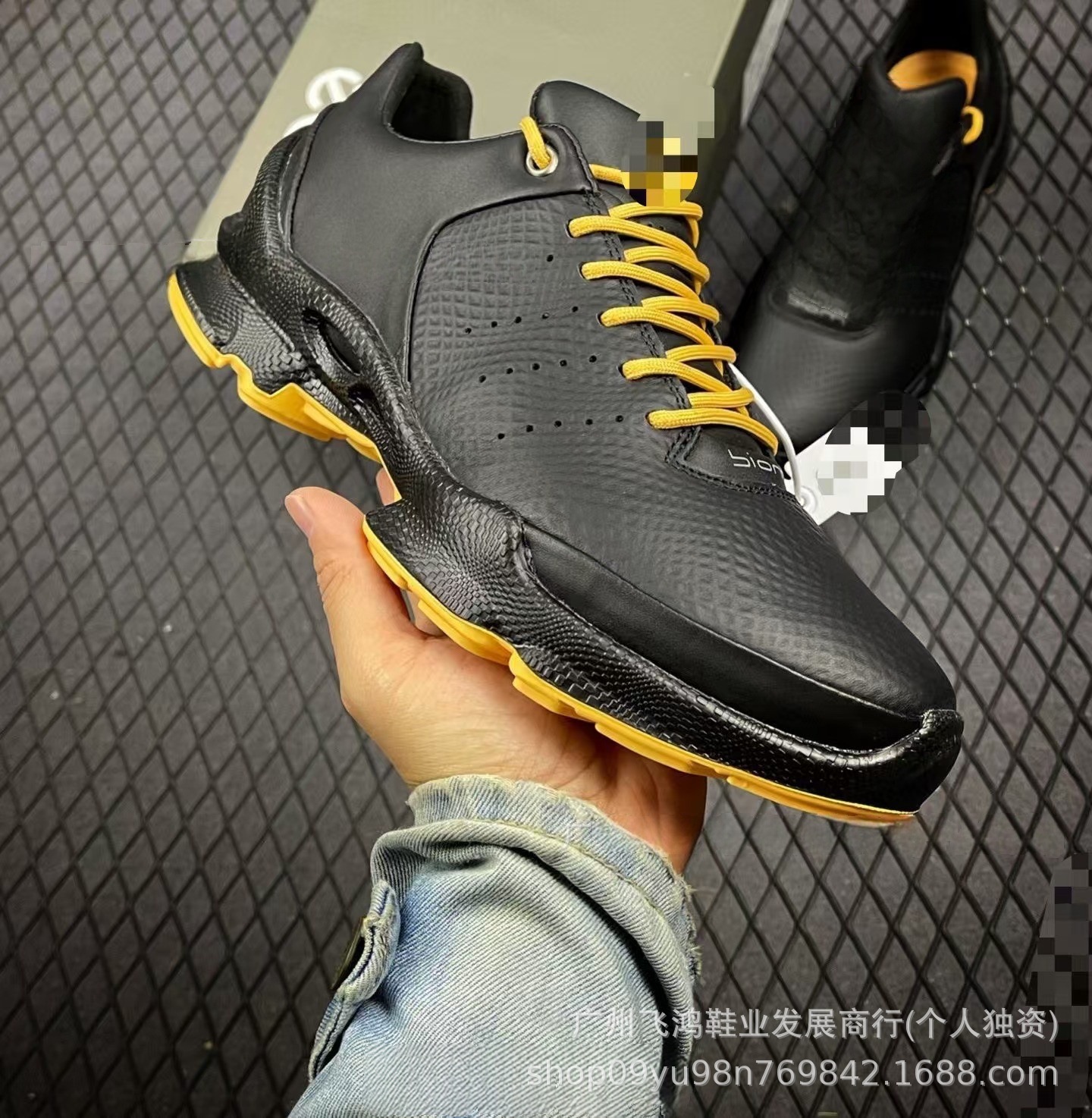 15주년 기념 검정색과 노란색