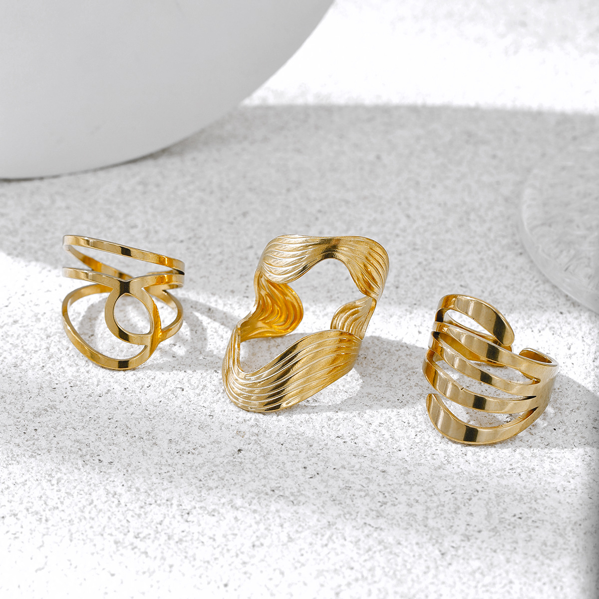 Anillo de acero inoxidable de alta calidad ligero y lujoso diseño de textura torcida anillo de acero de titanio más allá de la venta caliente