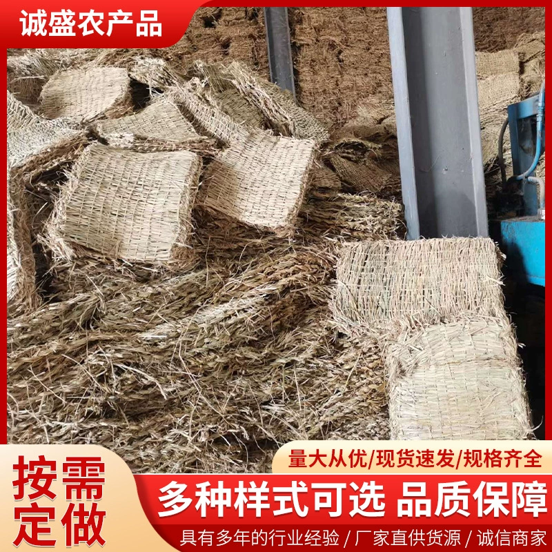 Соломенные мешки для предотвращения наводнений в сезон дождей