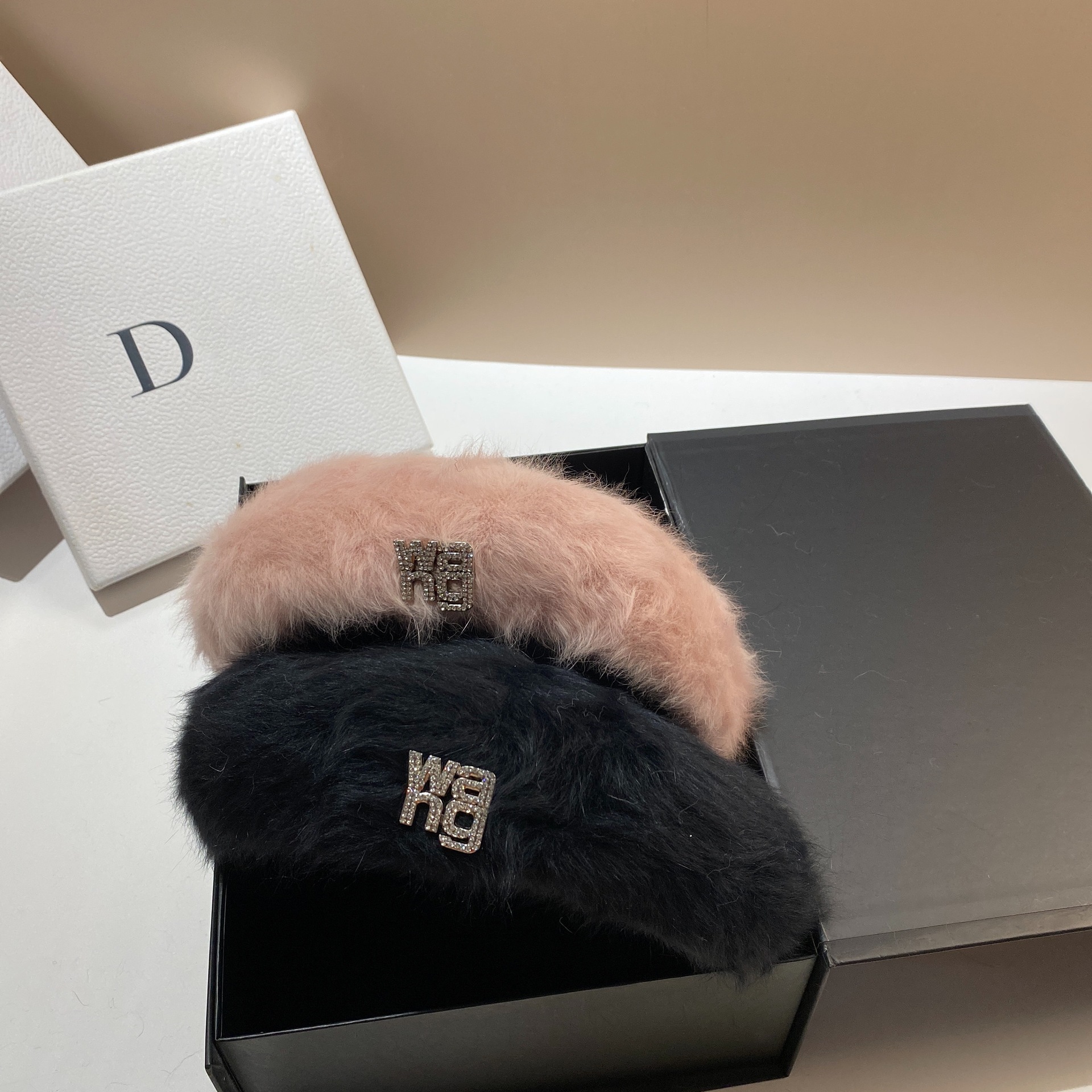 Rabbit hair beret women's Korean version autumn and winter plush diamond inlaid king octagonal fashion socialite style_voghion.com