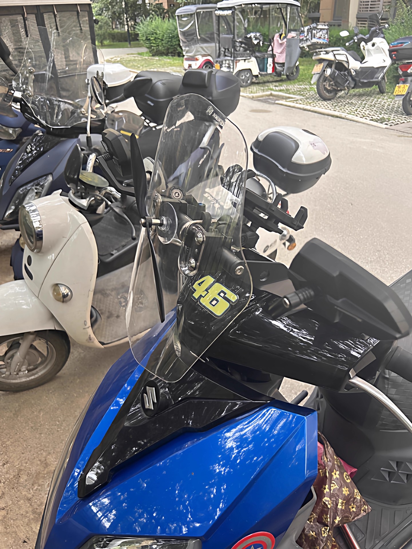 Motorcycle Electric Vehicle Modification, Heightening and Thickening Front Windshield Bracket Suitable for Young Beast Modification, Windshield Windshield