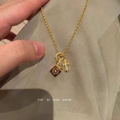好特别！新款金色方块筛子十字架骰子吊坠项链不掉色高级感百搭女