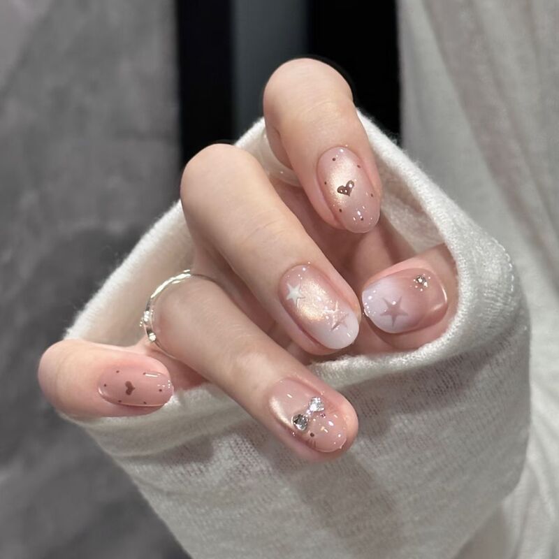 Cat-eye nail art, short oval-shaped nail stickers, pre-made nail tips, removable, cute, gentle, and makes skin look fairer; wearable nail tips, removable Cat-eye nail art, short oval-shaped nail stickers, pre-made nail tips, removable, cute, gentle, and makes skin look fairer; wearable nail tips, removable