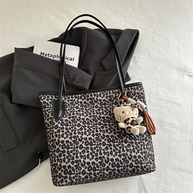 Bolso de viaje de gran capacidad en línea 2024 invierno nuevo versátil ins este año popular bolso de hombro bolso especial